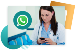 doctora consultando su teléfono móvil