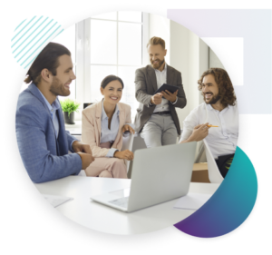 personas haciendo reunión delante de ordenador